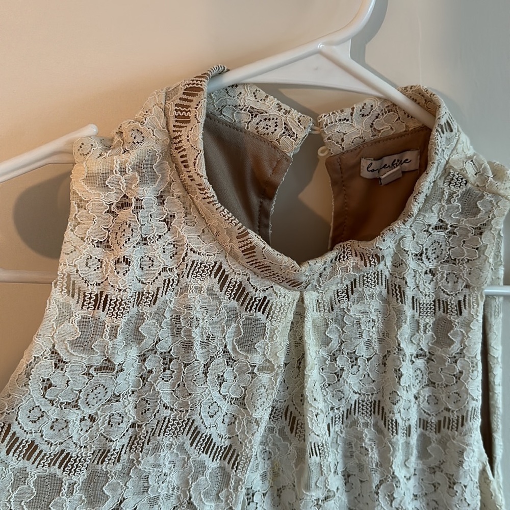LACE SLEEVELESS TOP - Picture 2 of 4